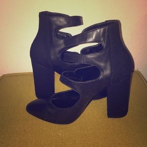 Black Aldo heel booties